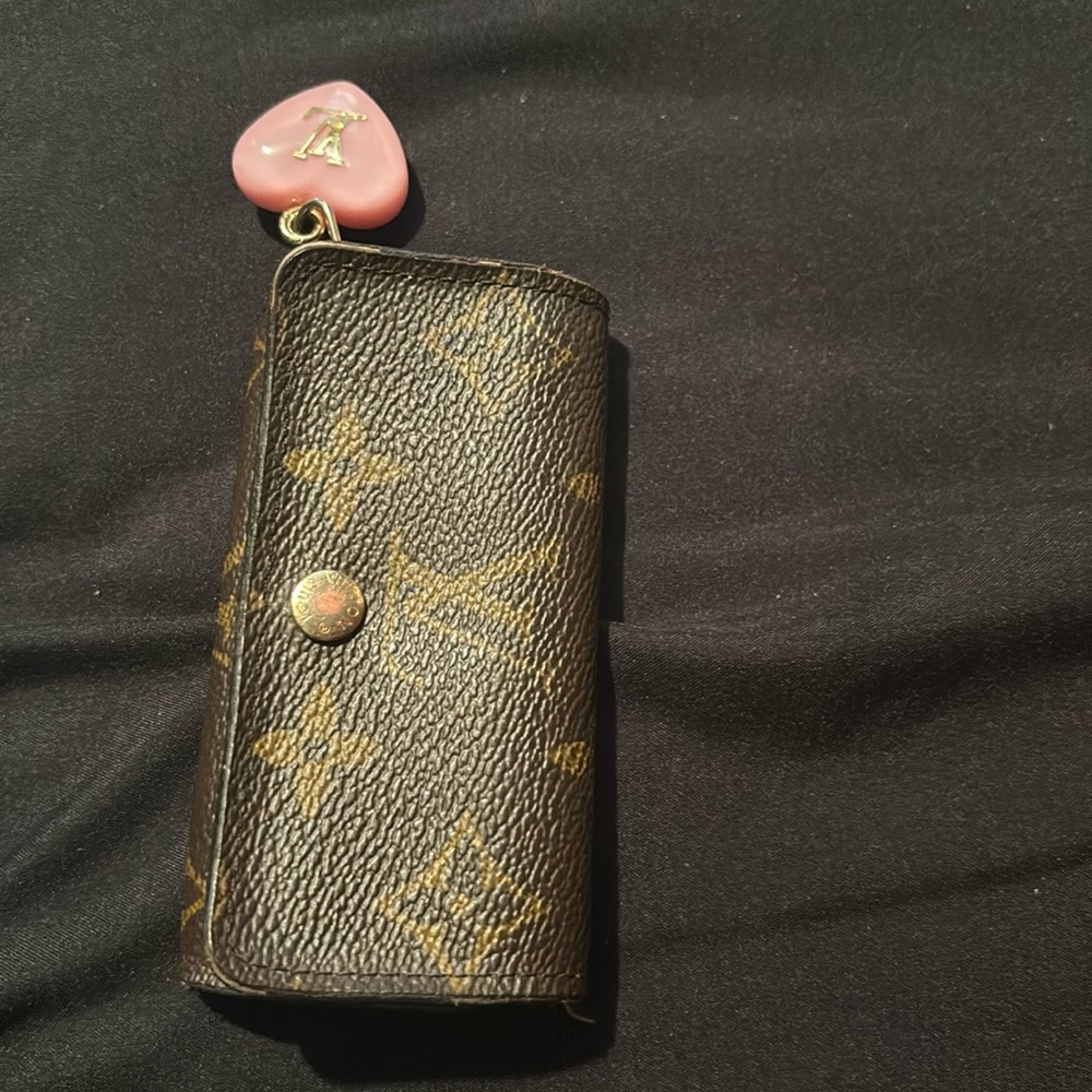 Louis vuttion 4 key holder ,